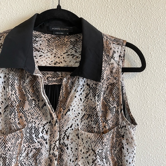 BCBGMAXAZRIA Snake Print Pleated Top - Picture 5 of 7